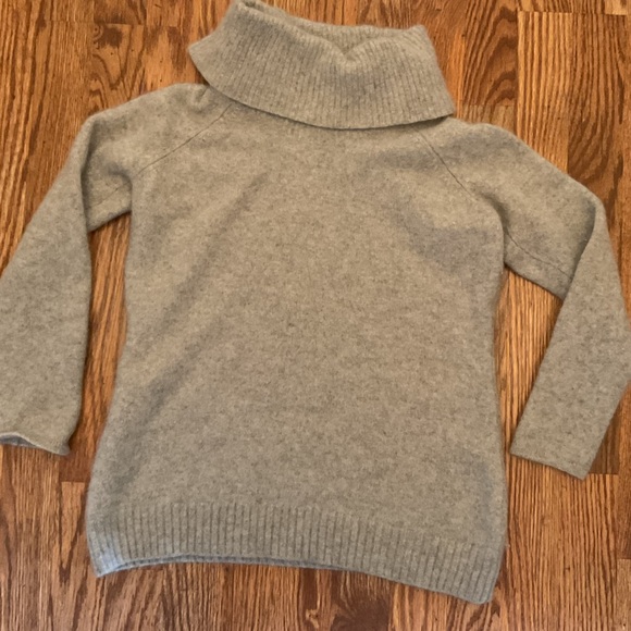 Wythe NY 100% Cashmere Gray Cowl Neck Sweater - Picture 5 of 12
